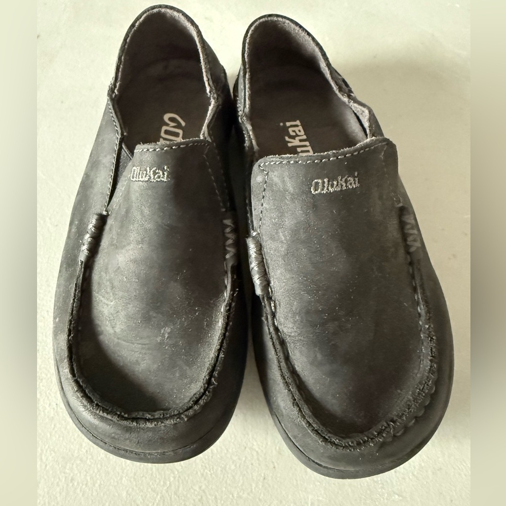 Olukai Moloa Youth Black Leather Slip-On Shoe Size 10